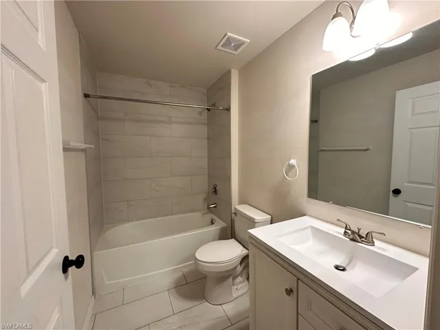 2212 Sw Santa Barbara Pl, Cape Coral, Florida 33991