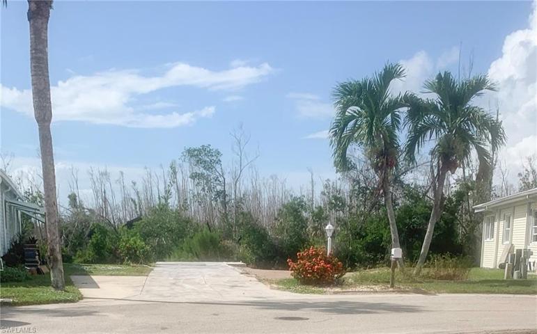 Oversized Lot at the end of the cul-de-sac with 79' of seawall