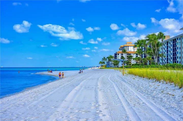 772 Reef Point Cir 55, Naples, Florida 34108