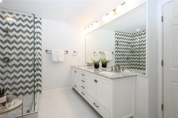 772 Reef Point Cir 55, Naples, Florida 34108