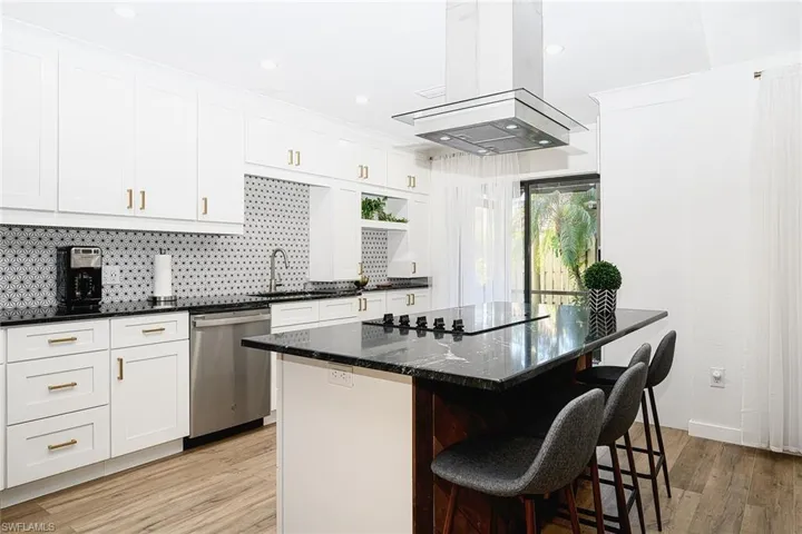 vent double oven range and sitting breakfast area