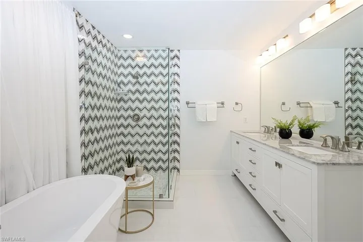772 Reef Point Cir 55, Naples, Florida 34108