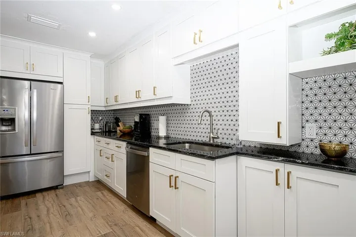 gorgeous design, plenty of room