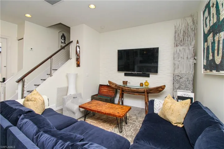 647  110th N AVE, Naples, FL 34108