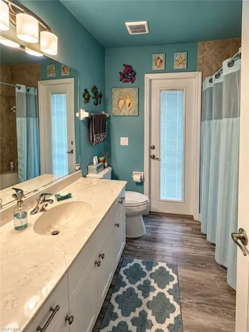 Guest Quarters with combination tub/shower