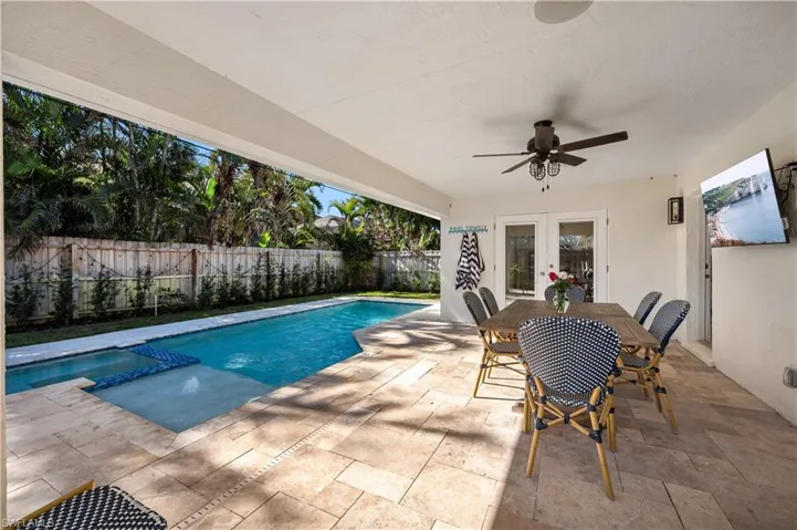 616  106th N AVE, Naples, FL 34108