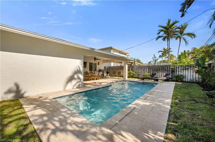 616  106th N AVE, Naples, FL 34108
