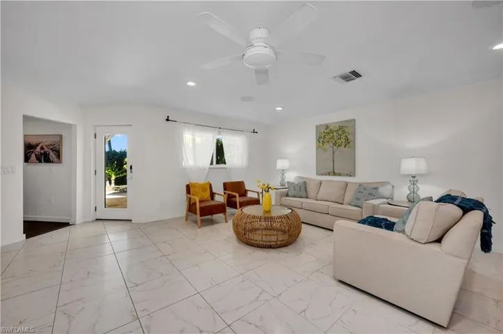 616  106th N AVE, Naples, FL 34108