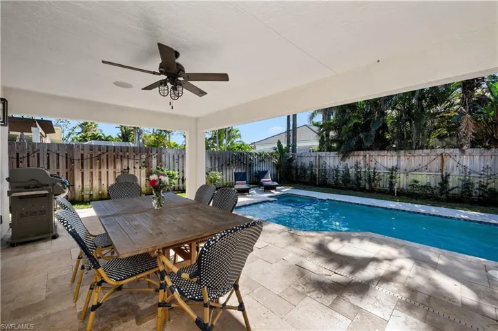 616  106th N AVE, Naples, FL 34108
