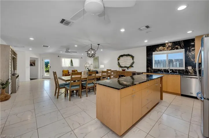 616  106th N AVE, Naples, FL 34108