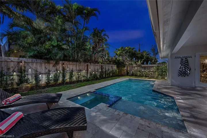 616  106th N AVE, Naples, FL 34108