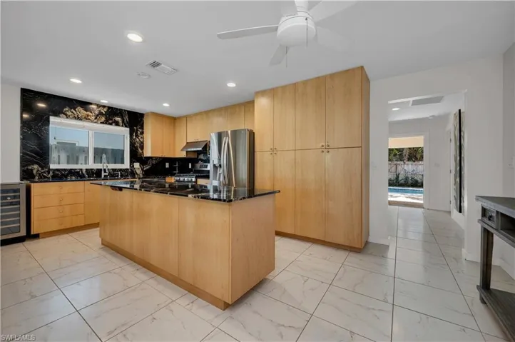 616  106th N AVE, Naples, FL 34108