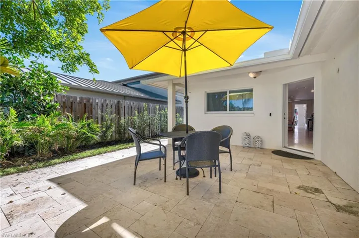 616  106th N AVE, Naples, FL 34108