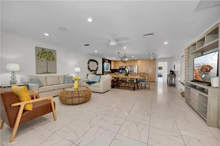 616  106th N AVE, Naples, FL 34108