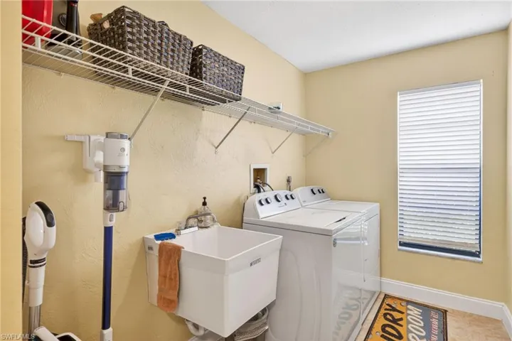 402 Sw 37th Ln, Cape Coral, Florida 33914