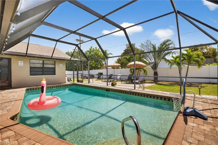 402 Sw 37th Ln, Cape Coral, Florida 33914