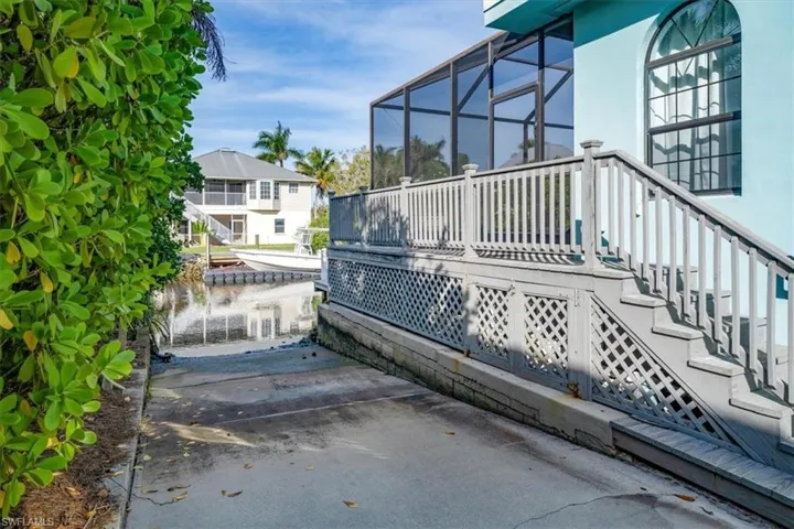 1283 Grand Canal Dr, Naples, Florida 34110