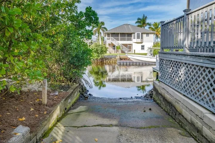 1283 Grand Canal Dr, Naples, Florida 34110