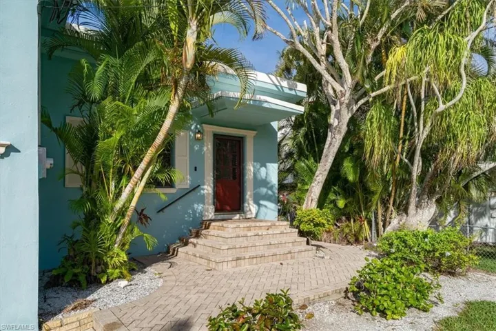1283 Grand Canal Dr, Naples, Florida 34110