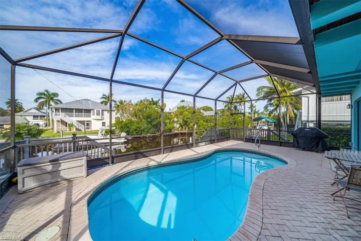 1283 Grand Canal Dr, Naples, Florida 34110
