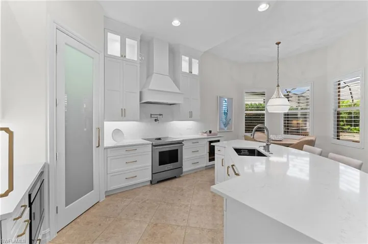 7831  Valencia  CT, Naples, FL 34113