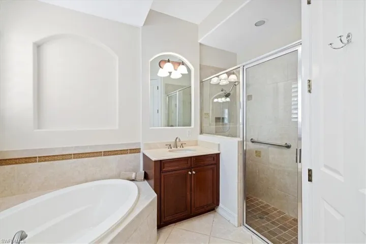 7831  Valencia  CT, Naples, FL 34113