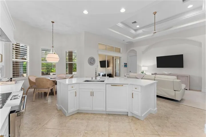 7831  Valencia  CT, Naples, FL 34113