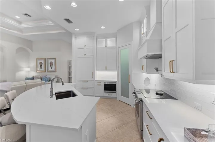 7831  Valencia  CT, Naples, FL 34113