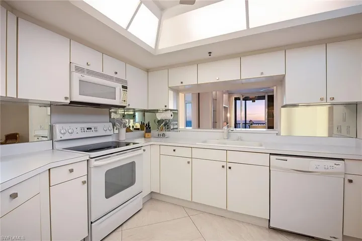 4651  Gulf Shore N BLVD, Naples, FL 34103