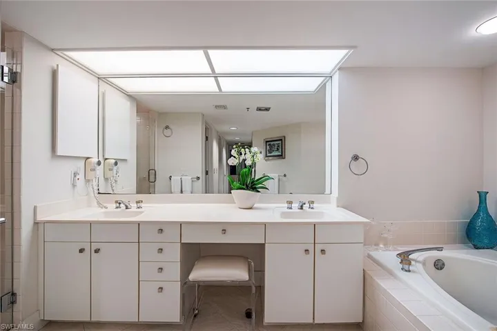 4651  Gulf Shore N BLVD, Naples, FL 34103