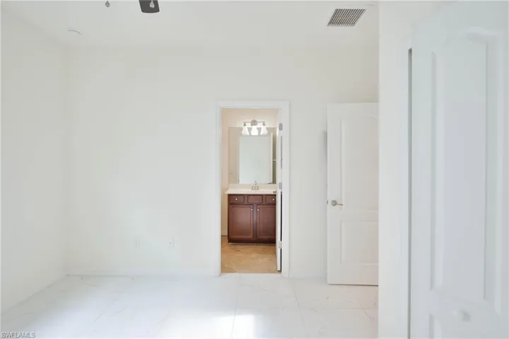 9215 Shadow Oak Ln, Naples, Florida 34120