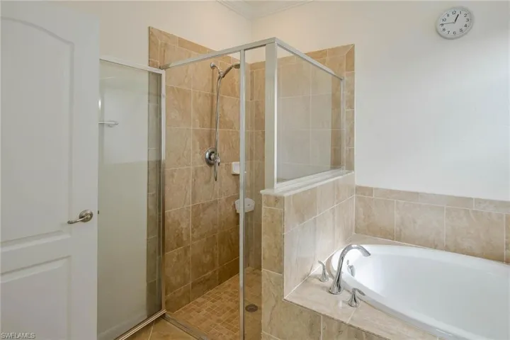 9215 Shadow Oak Ln, Naples, Florida 34120