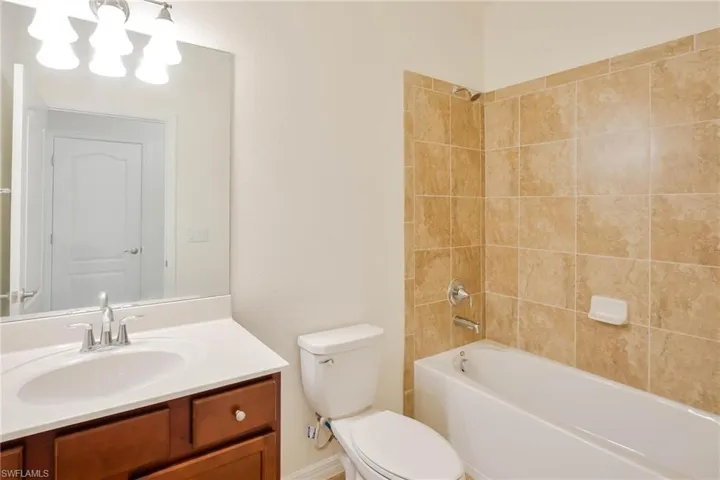 9215 Shadow Oak Ln, Naples, Florida 34120