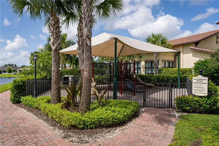 9215 Shadow Oak Ln, Naples, Florida 34120