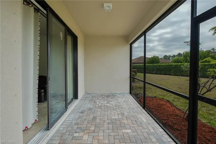 9215 Shadow Oak Ln, Naples, Florida 34120