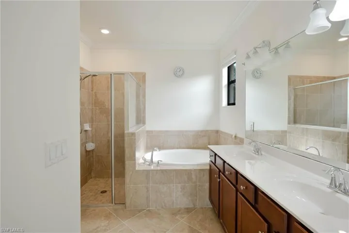9215 Shadow Oak Ln, Naples, Florida 34120