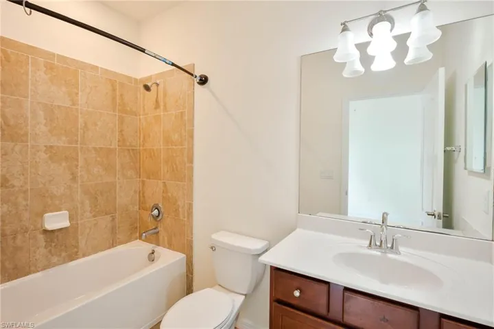 9215 Shadow Oak Ln, Naples, Florida 34120