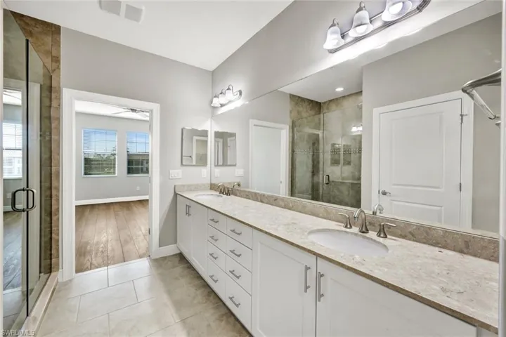 15136  Palmer Lake  CIR, Naples, FL 34109