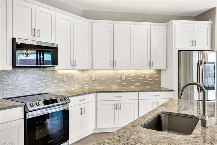 15136  Palmer Lake  CIR, Naples, FL 34109