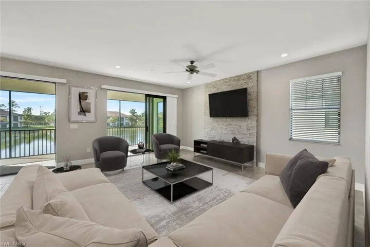 15136  Palmer Lake  CIR, Naples, FL 34109