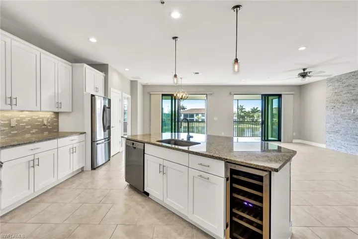 15136  Palmer Lake  CIR, Naples, FL 34109
