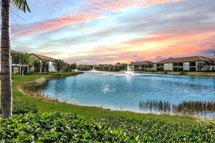 15136  Palmer Lake  CIR, Naples, FL 34109