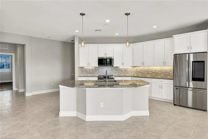15136  Palmer Lake  CIR, Naples, FL 34109
