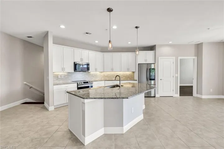 15136  Palmer Lake  CIR, Naples, FL 34109