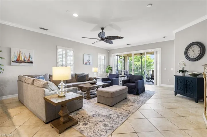 The open concept is perfect for entertaining intimate groups or large gatherings!