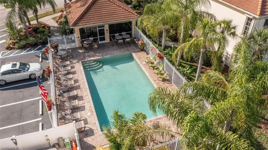 7849  Clemson  ST, Naples, FL 34104