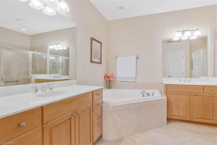 7849  Clemson  ST, Naples, FL 34104