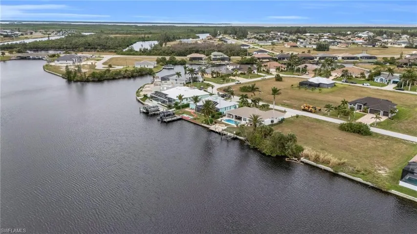 Bird's eye view featuring a residential view and a water view