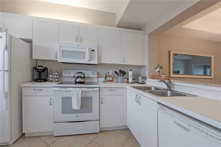 992 Woodshire Ln D309, Naples, Florida 34105