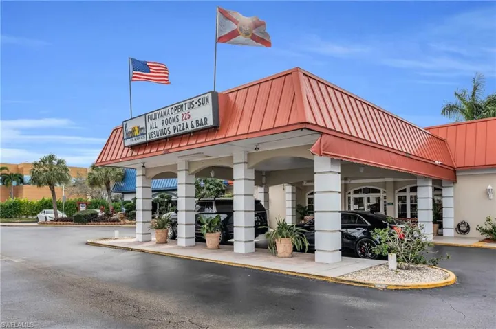 2555  Tamiami N TRL, Naples, FL 34103
